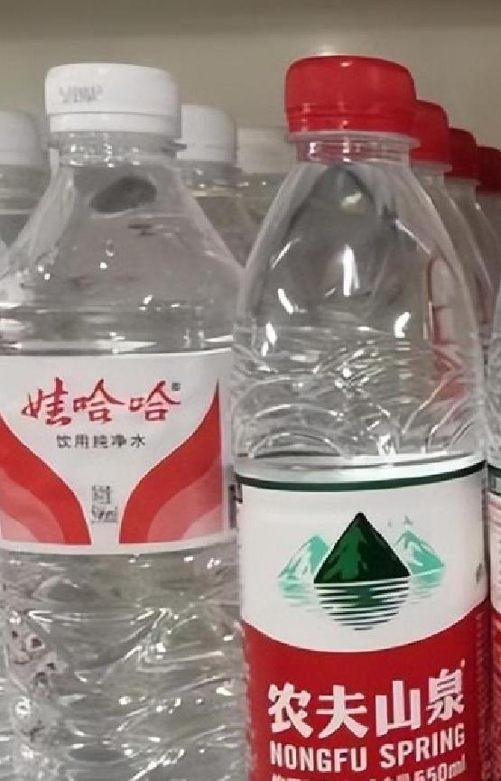 父亲走后宗馥莉久违现身，身形消瘦模样干练，上任5把火尽显野心