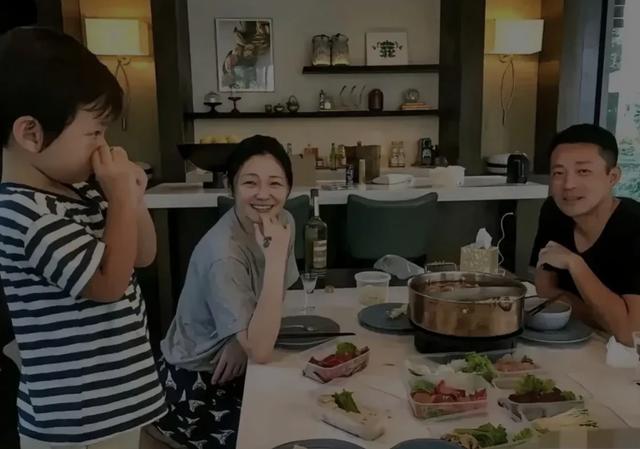 大S又可悲又可笑!汪小菲和妻子回北京过节,对孩子置之不理。