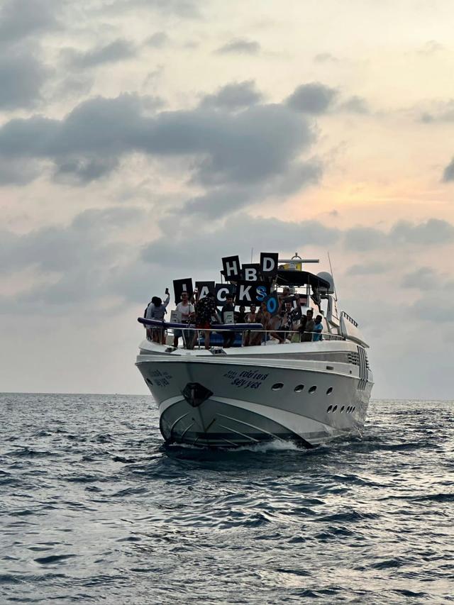 张馨月参加王嘉尔生日派对,网友 -太美了!