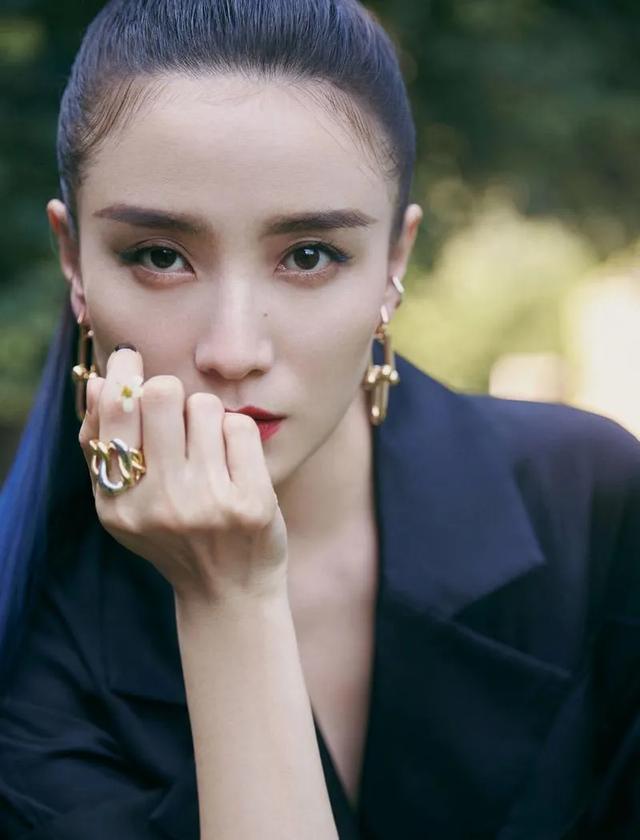 5年前宋佳一句话让海清下不来台,5年后又用100万让她颜面扫地!