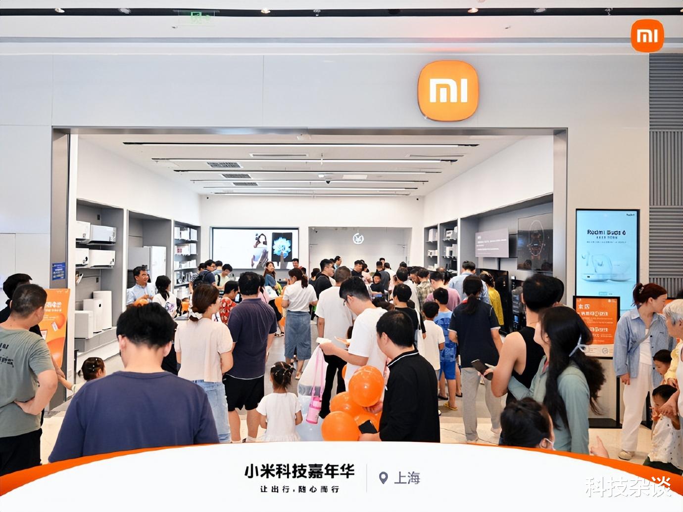 卢伟冰突然秀肌肉,网友的呼声都在澎湃OS