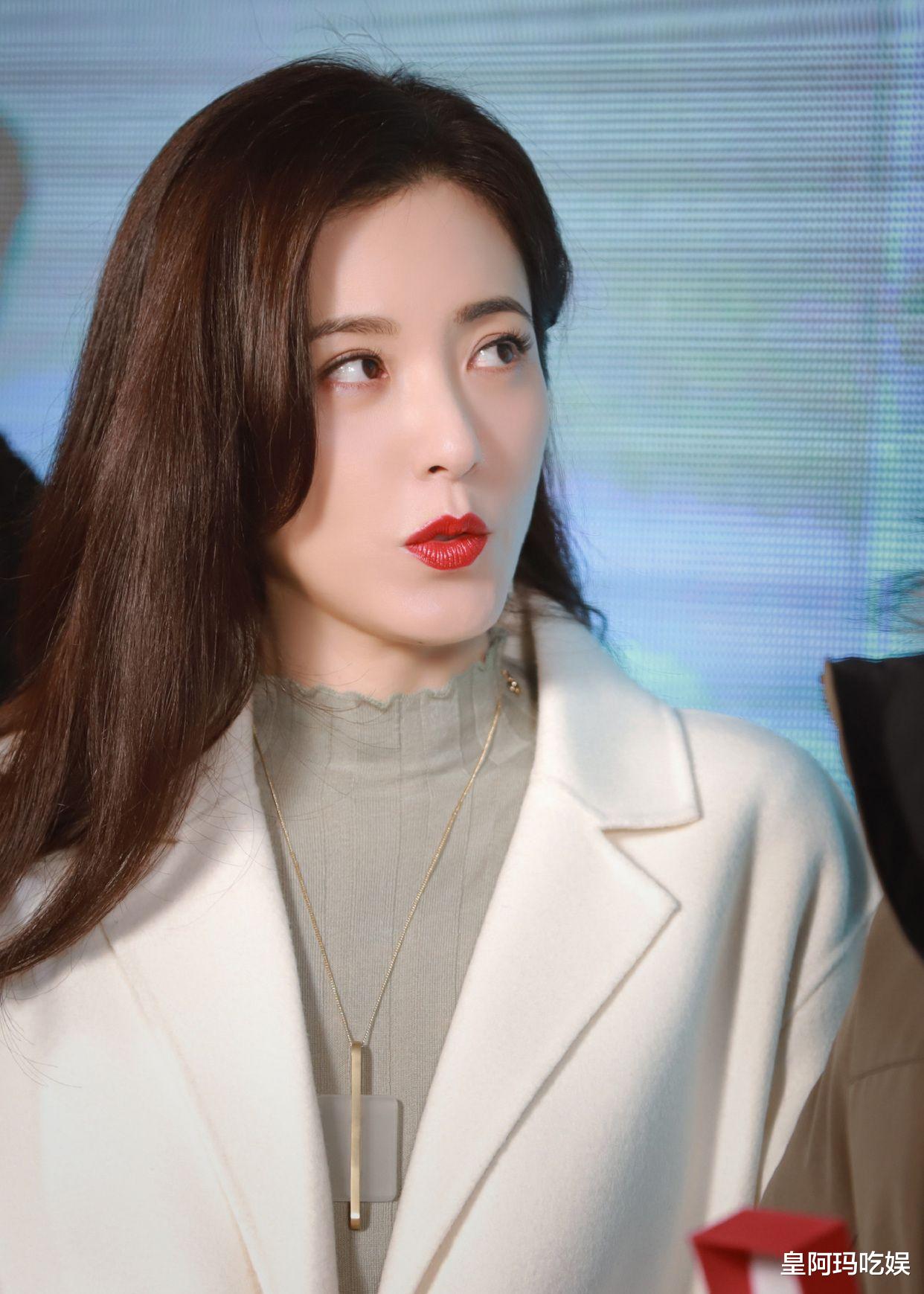 娱乐圈最干净的4位女明星,不傍富豪、不整容,个个清白干净