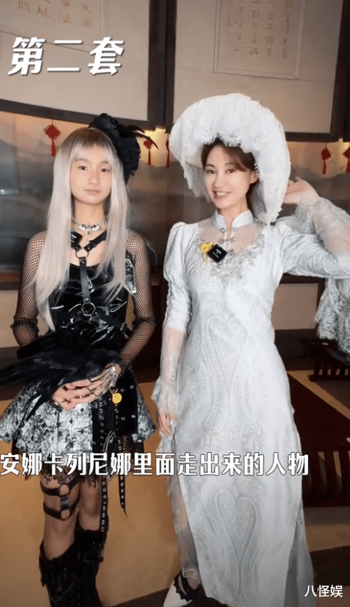杨雪晒母女写真,14岁有有身高追上妈妈近一米七,厌世脸好高级
