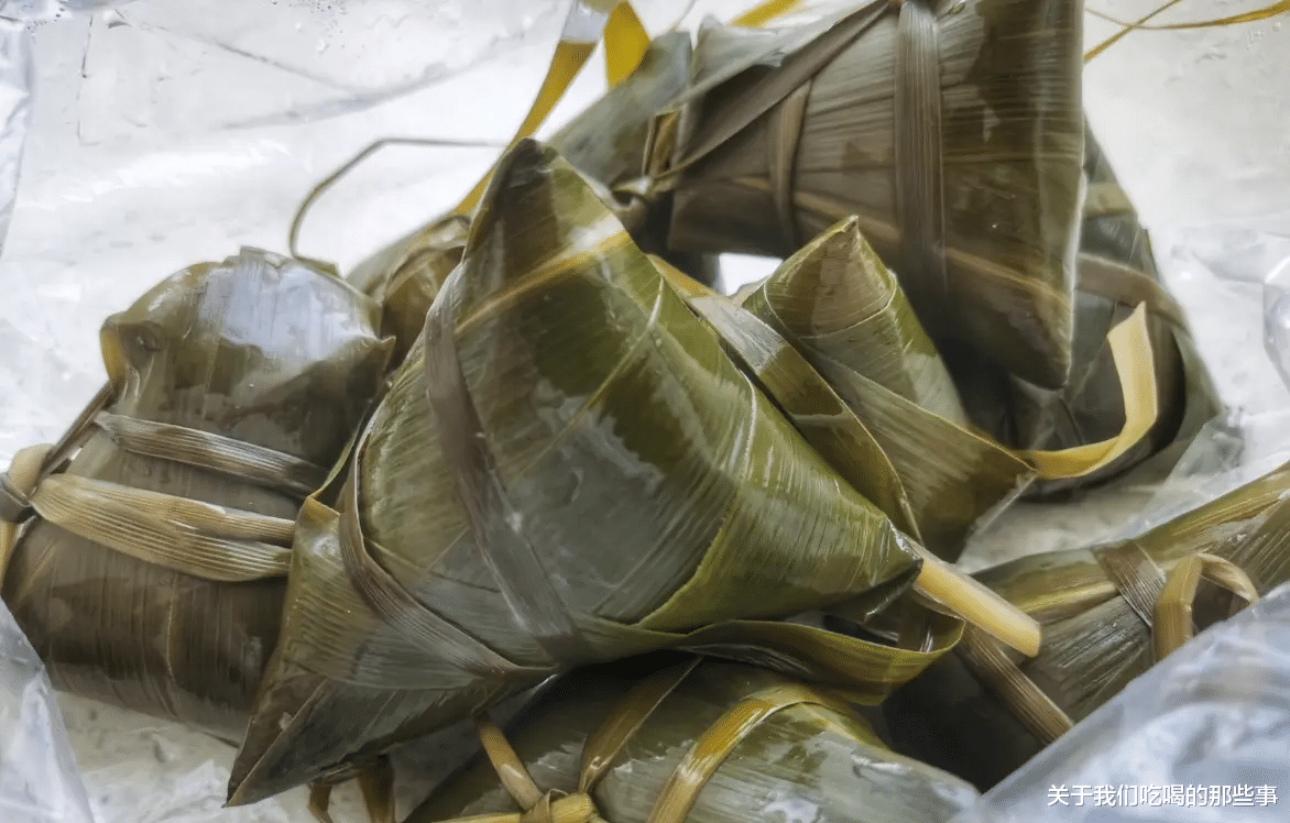 保存粽子,直接放冰箱易返生变硬,教您一招,放半年跟新包的一样