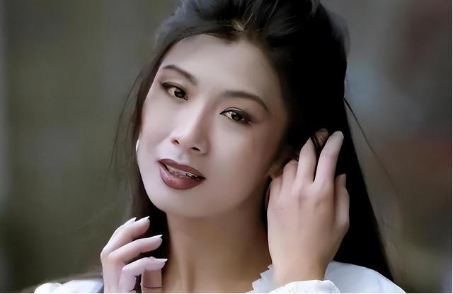 “三级艳后”曾拒绝成龙,如今61岁胖到220斤,依旧魅力不减当年