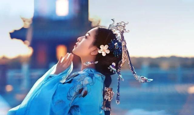 5位超女现状：李宇春身患重病，何洁卑微求上浪姐，张靓颖被骗6亿