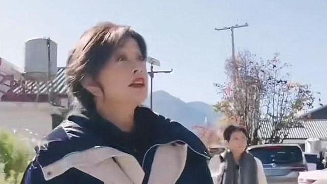 李小冉骂庆奶十分钟，评论区沦陷，庆奶：但凡显老一点她都不敢