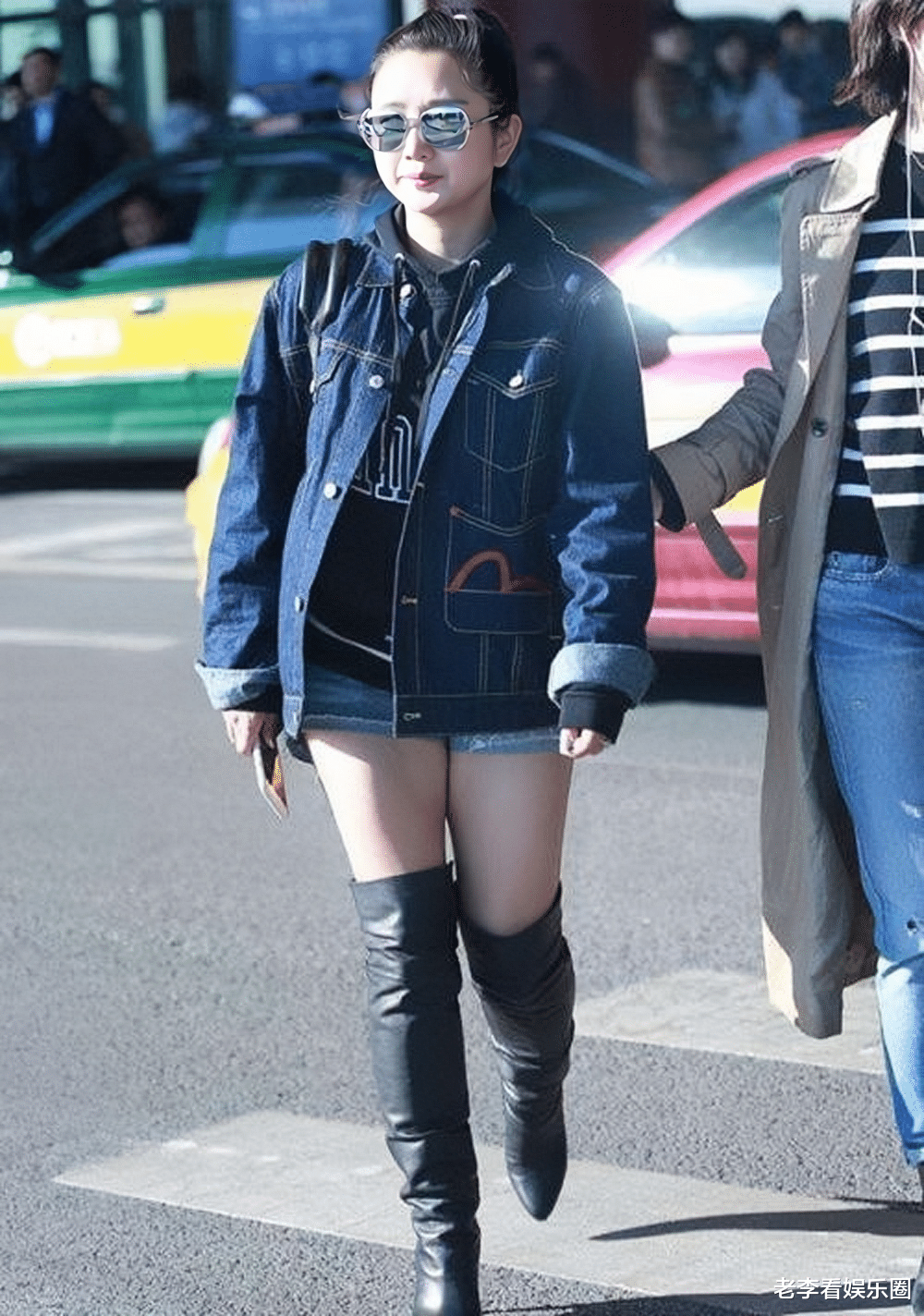 张靓颖真是太性感了，从土肥圆变成女神，她的腰胯比例立了大功