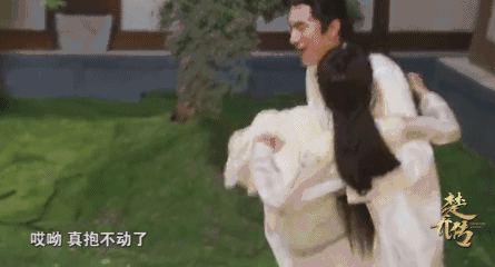 比女演员还柔弱！小鲜肉丢脸丢到国外，连肌肉都是假的