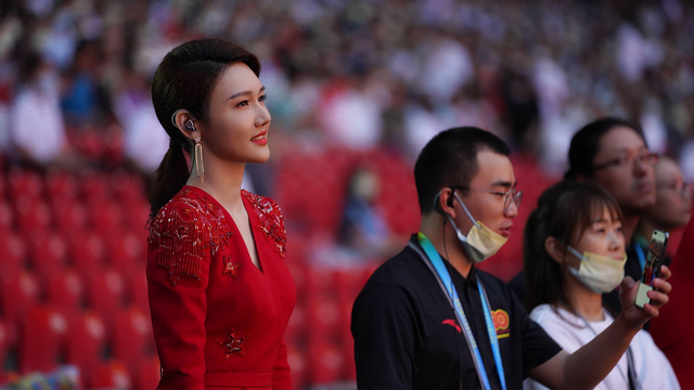 “央视穷鬼”龙洋:没车没房,择偶标准高到离谱,如今过得怎样?