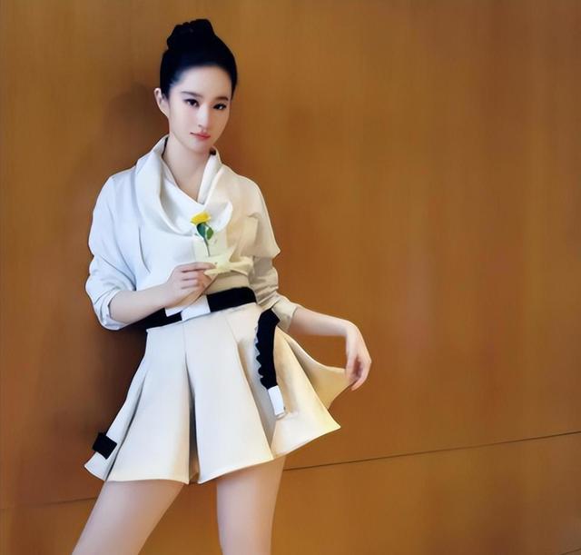 刘亦菲曝《玫瑰》收官后 ,请林更新霍建华出来团建被拒 理由超搞笑