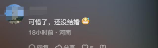 51岁李冰冰带父母游新疆引热议,网友:可惜没结婚,缺个男友开车