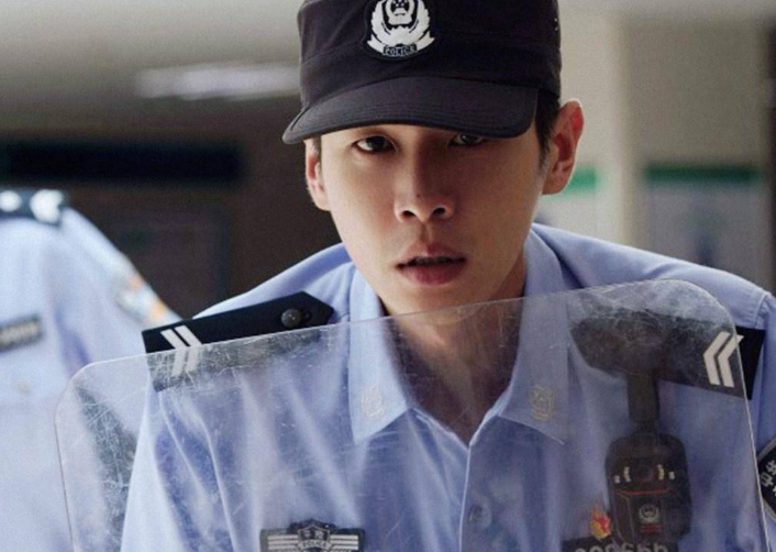 央视《驻站》收视率全国第一，打了多少资方的脸，郑晓龙又赌对了