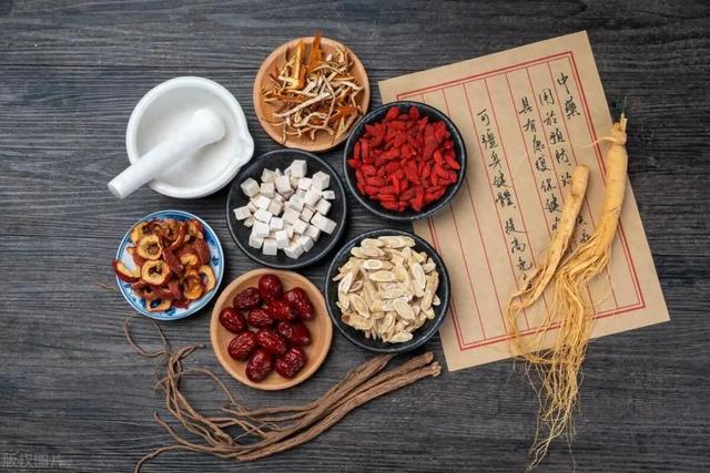 ?肝血是最好的滋润剂，一个中成药补肝血堪称一绝，让你面如桃花