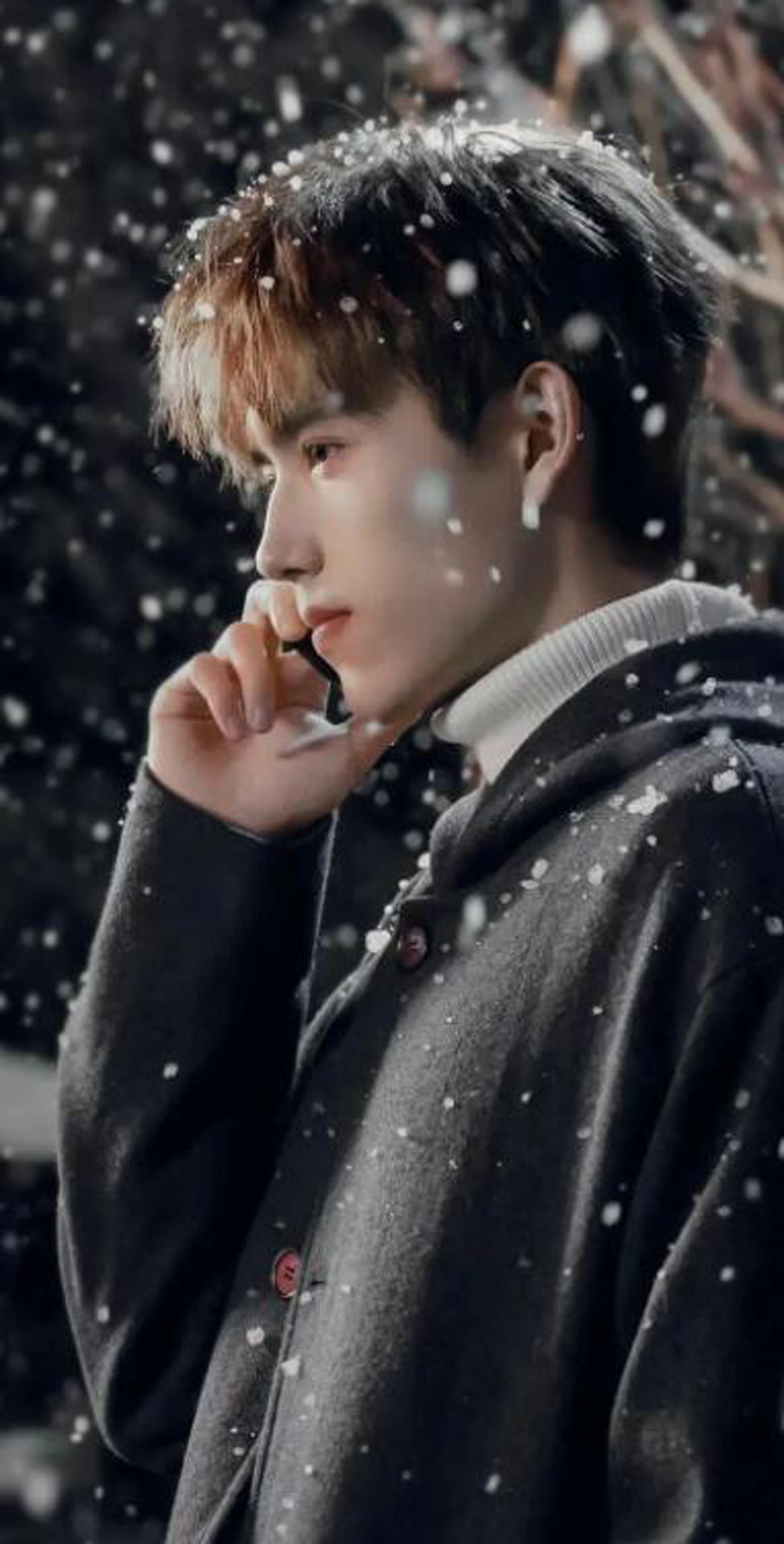 北京这一晚,被站在朱一龙身边的陈飞宇惊艳,鹤立鸡群,太出众了