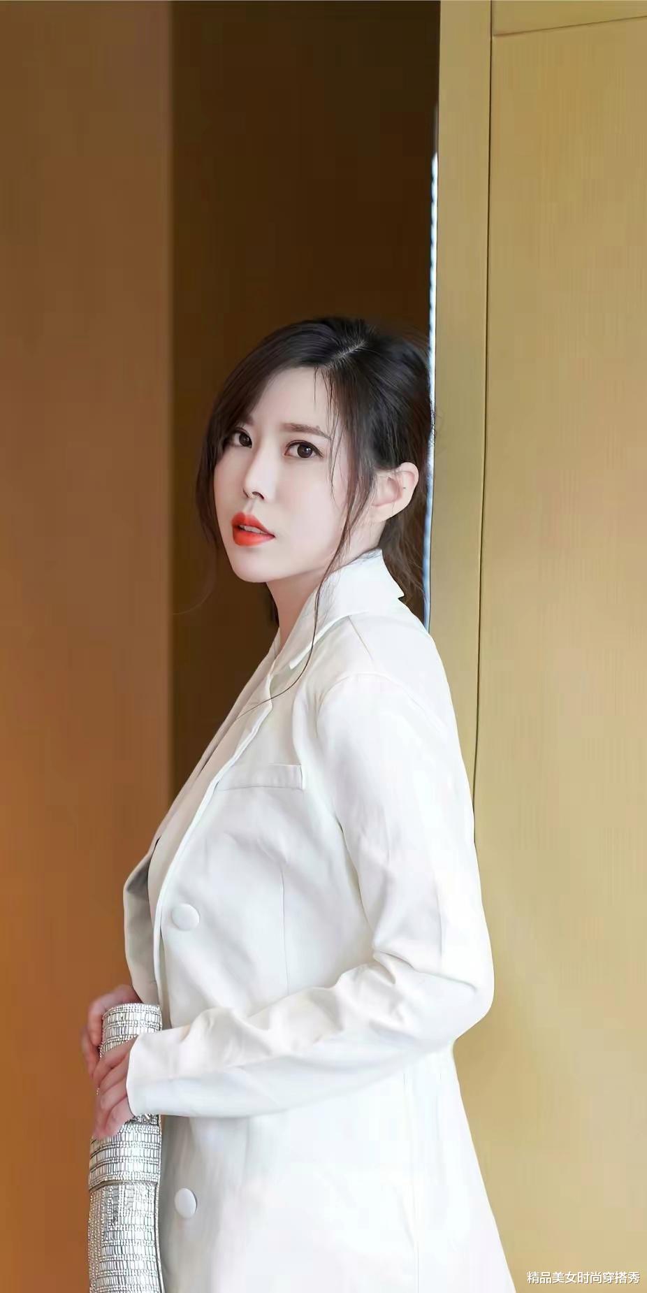 极简黑白搭, 优雅与个性的美感并存!