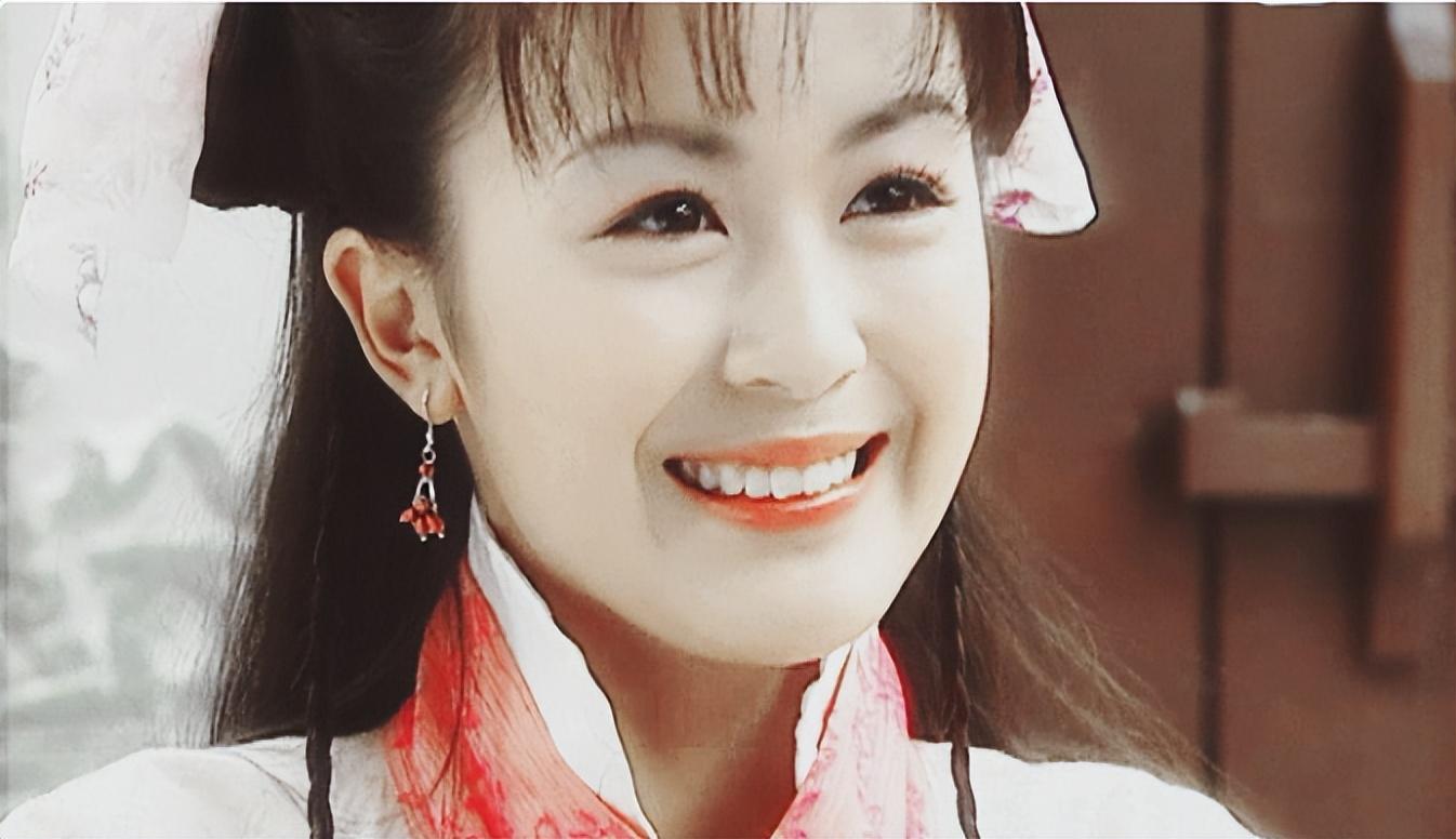 取艺名不足为奇，这15位明星连姓都换了，女主持称改姓对不起老爸