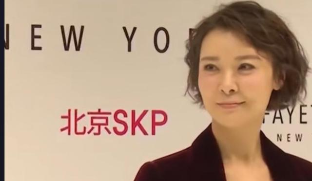 柯蓝:四段情史,2次“小三”,52岁还单身的她,成了人生赢家