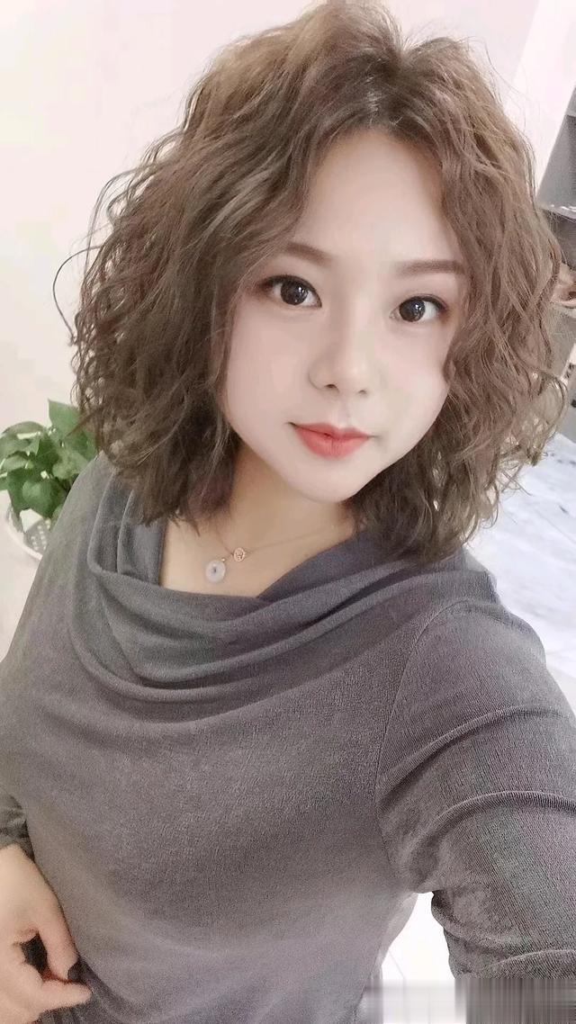 女士发型别乱剪,最美还的是波波头,百变时尚不挑人