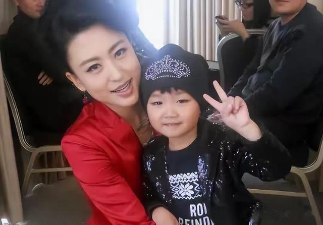 前央视主持人张蕾家暴离婚，孩子患绝症病危，本人回应辟谣