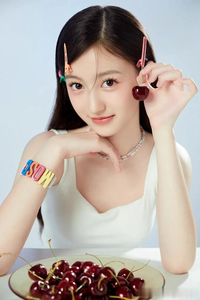 谁能想到她才14岁啊!