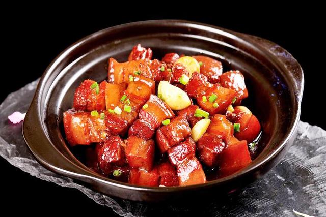 红烧肉想要做的肥而不腻，掌握好这4个窍门，软糯鲜香，入口即化