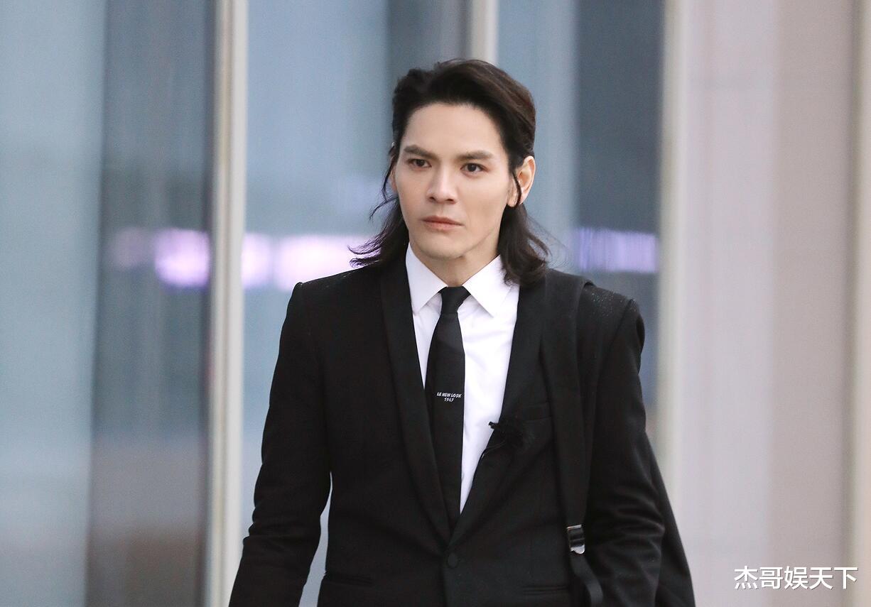 吴镇宇的“敢怒不敢言”，让我看到了《无限超越班》有多假