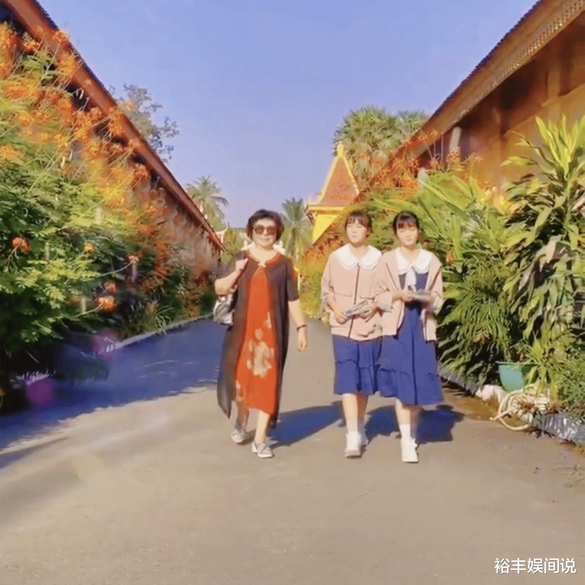 74岁盛海琳携双胞胎女儿出国游!14岁暴风抽高,为挣钱不顾安危