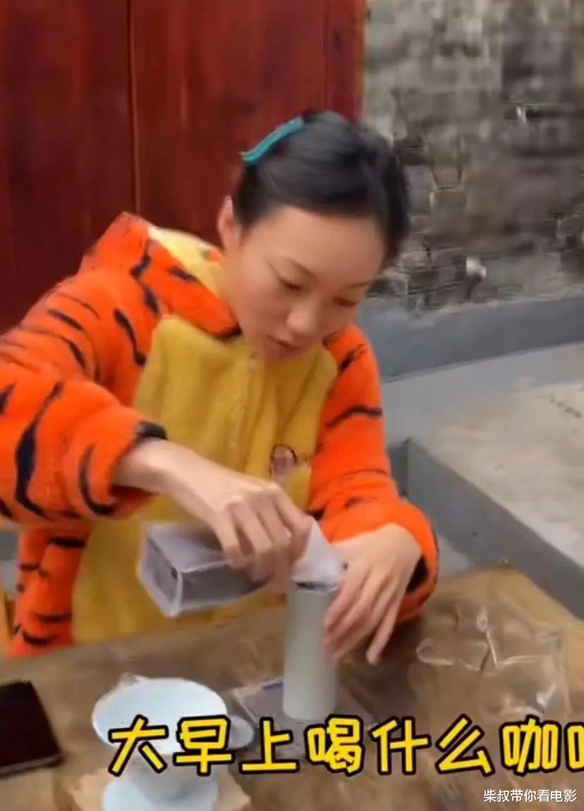 分手两年后复合捞金,“疯产姐妹”能能重回巅峰年入5000万?