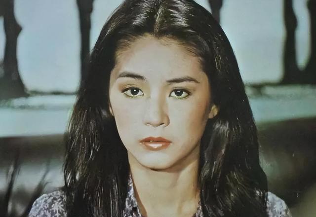 琼瑶的“回旋镖”,终于在她花葬丈夫的时候,扎到了她自己身上