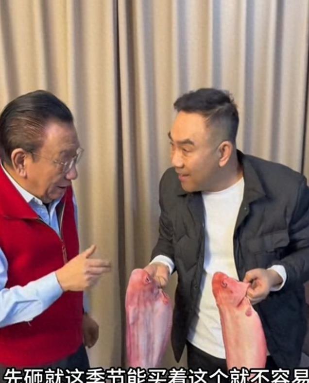 成功了，成功了，杨议拜师到侯氏相声门下，多年的海清终于熬成婆