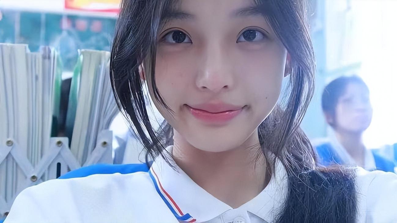 违纪网红李闽轩被中戏录取，母亲发朋友圈庆祝，却又给女儿惹麻烦