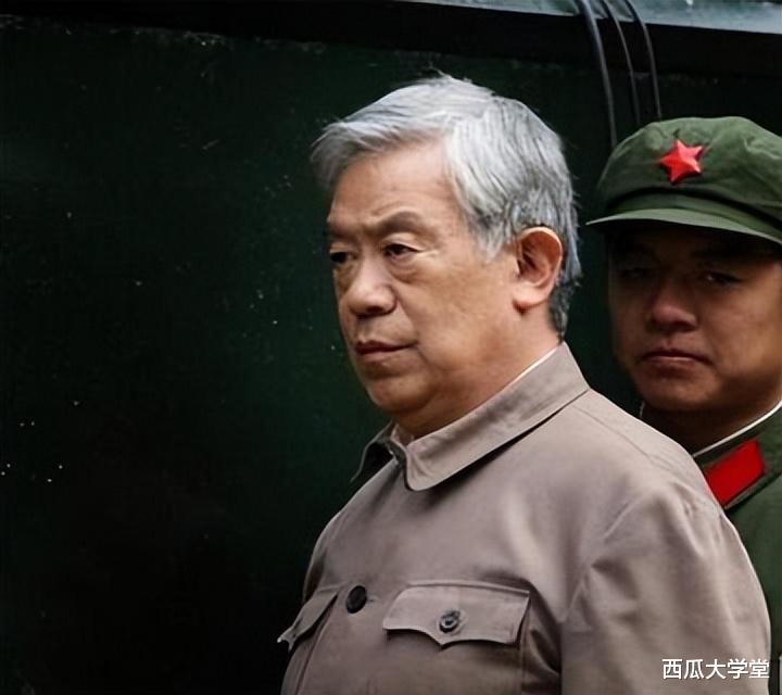 “国家一级演员”高明:结婚55年零绯闻,儿子很面熟却叫不出名字