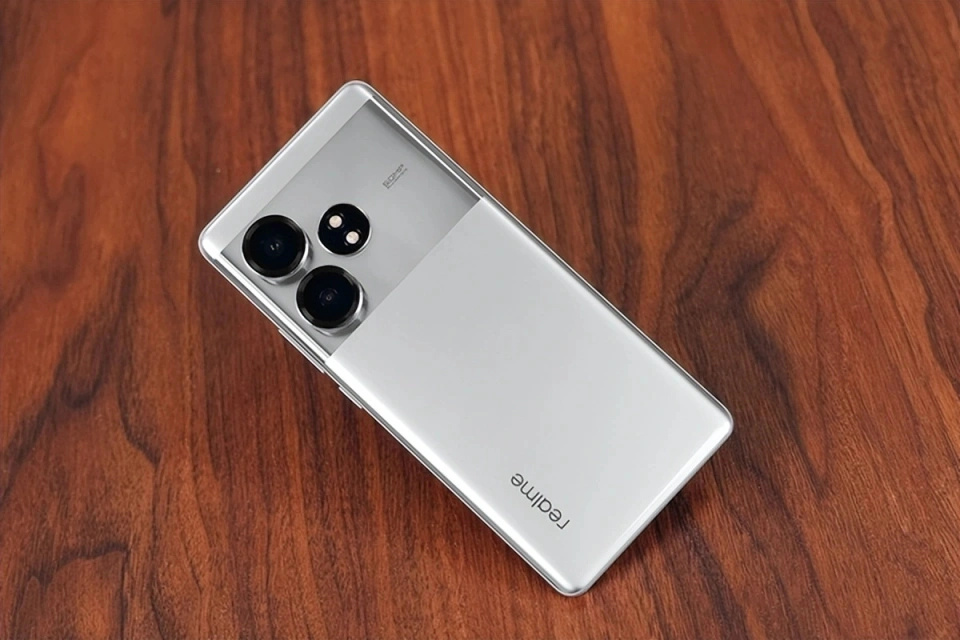 16GB+512GB+8T旗舰屏,跌至1652元,行业“卷王”双11一降再降