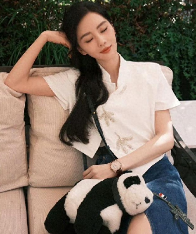 刘诗诗现身奥运赛场,美得令人浑身打激灵,旁边的老外都看呆了!