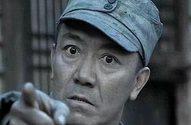 抛弃24年原配，转身迎娶小娇妻，如今儿子30年的报复让他遗憾终生