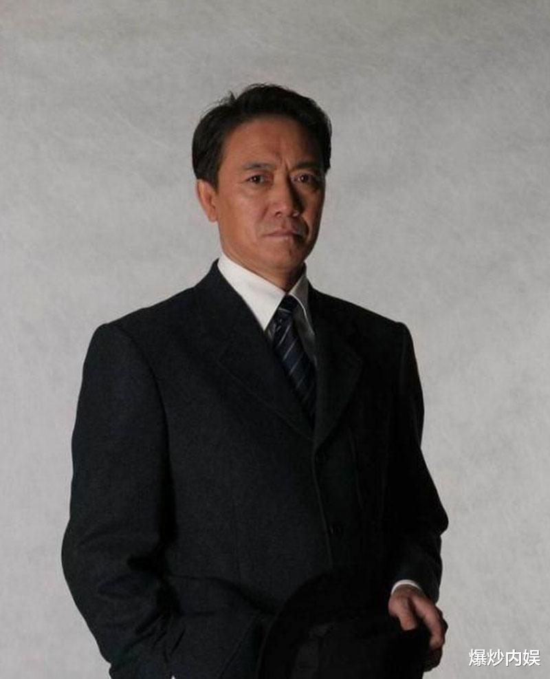 儿子30年的报复让他遗憾终生,抛弃24年原配,迎娶小娇妻