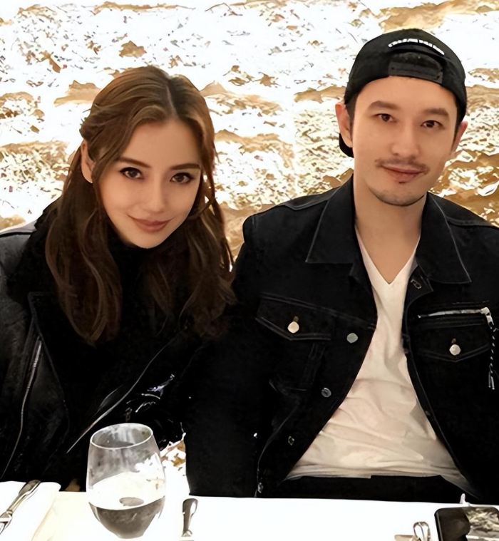 杨颖亮相香港政界：从演员到政界，她的新角色能走多远？