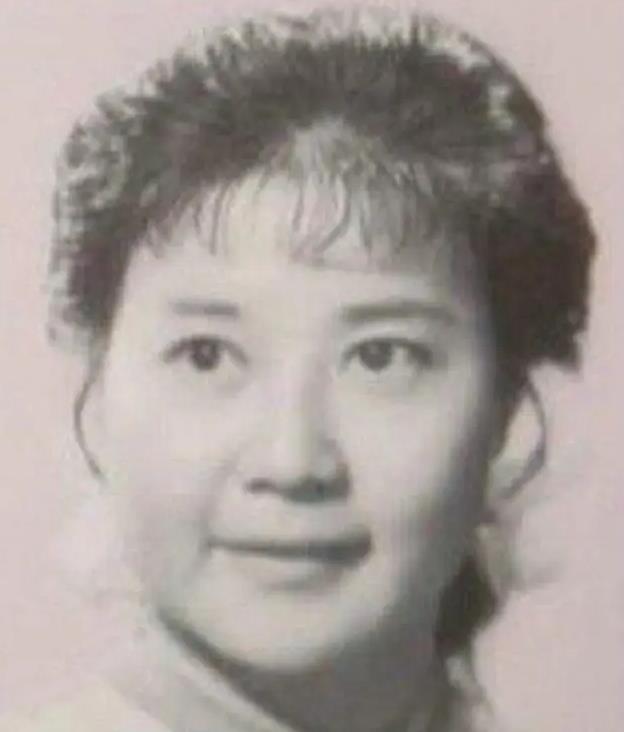 吃里扒外、拒不回国?她带领30名演员留美,年过花甲却想回国养老