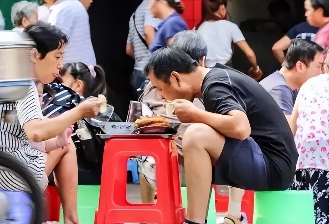 全国哪里人最舍得吃？这4个地方独占鳌头，赚的工资都不够吃