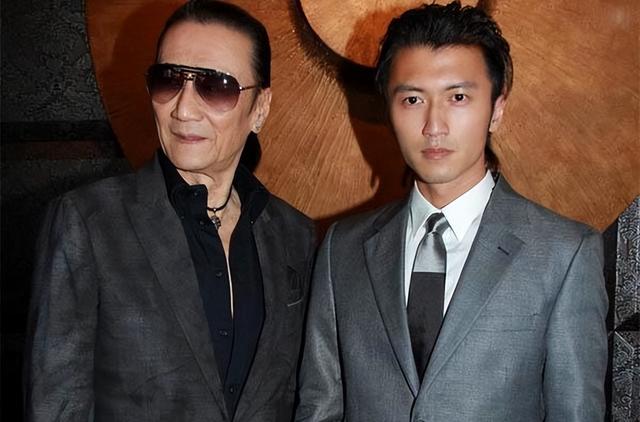 扎心!谢贤一家1986年春节家宴视频曝光,网友:我家现在也吃不上