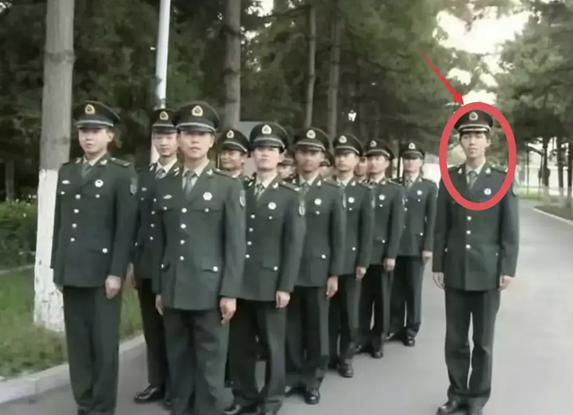 纪云浩学历被深扒，高中没毕业就去当兵，其父亲身份一直是个谜