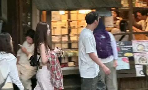 黄一鸣又晒出她和王思聪的聊天记录,网友评论:笑不活了!