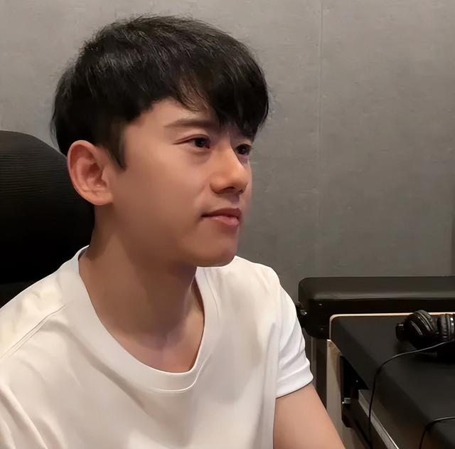 三个女儿轮流住院,张杰马来西亚突发病症,谢娜接连发文好可怜!