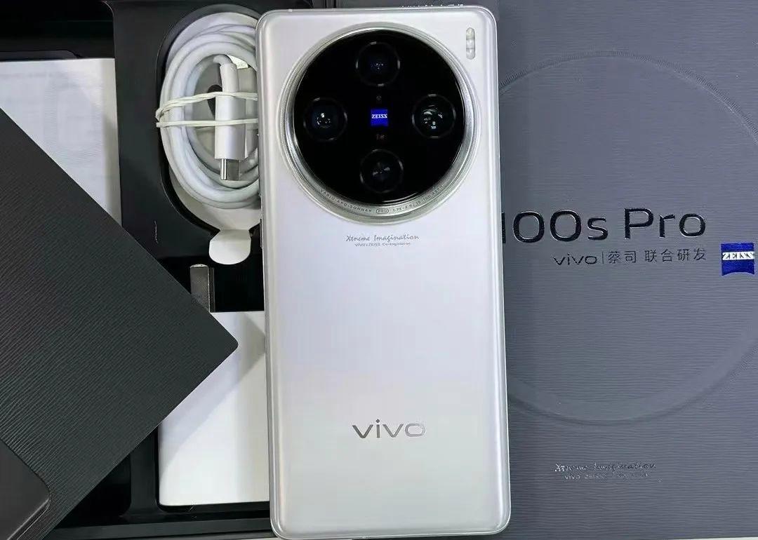 一英寸大底主摄+蔡司APO长焦,一款仍然值得购买的拍照旗舰!