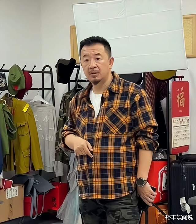 突发！黄海波遭客户追债百万，现场吵架画面曝光，网友为其鸣不平