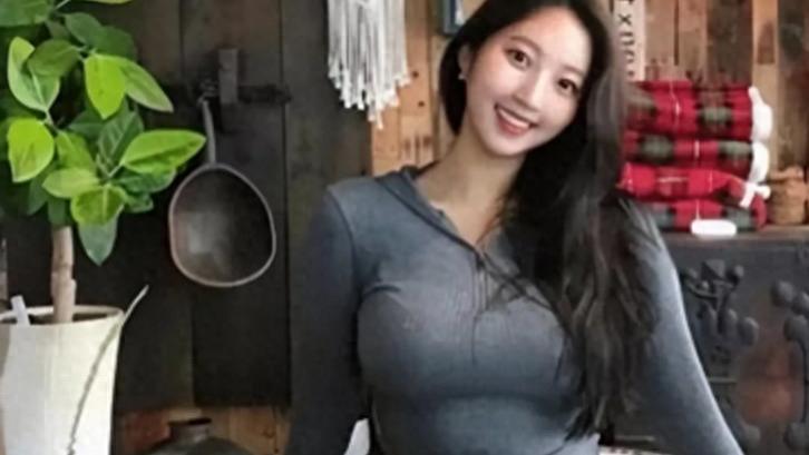 蒋聘婷：因刘强东走红，国外住豪宅开名车生活奢华 如今成为万人迷