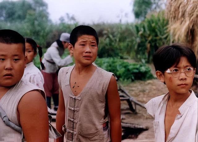 31岁的嘎子和28岁的英子重逢，一个身材健硕有型，一个女大十八变