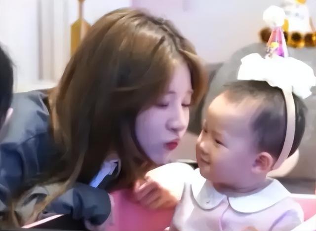 懒懒宣誓主权!网红懒懒成功入住王思聪豪宅,称是对方的开心果