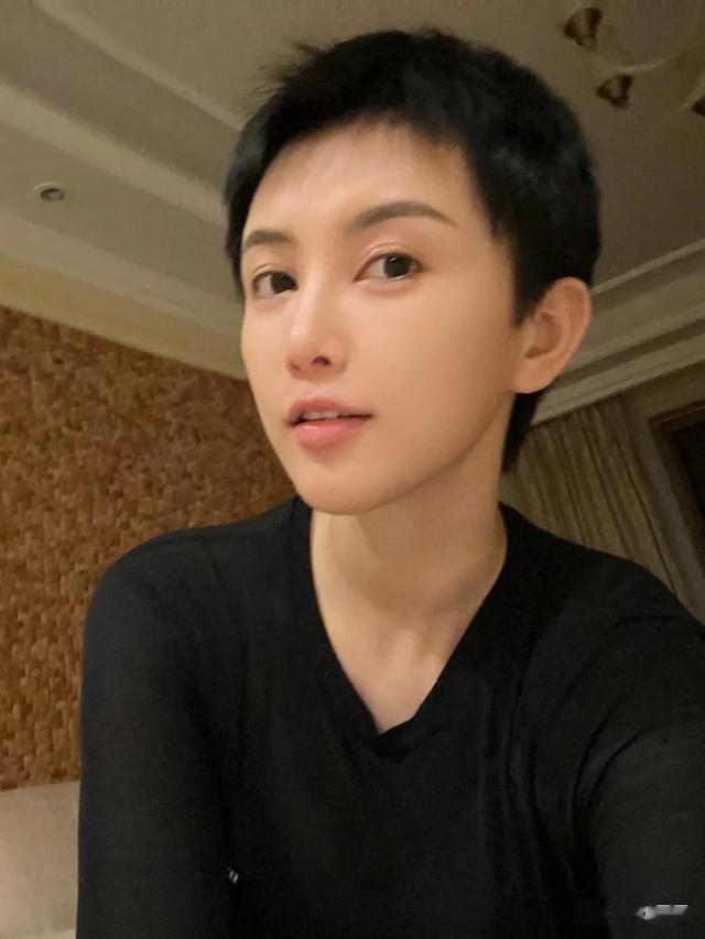 露耳超短发,时尚还帅气,爱个性的美女一定要试试